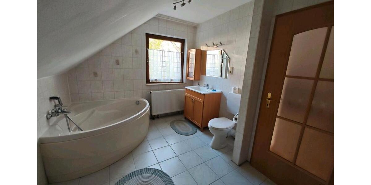 freistehendes Einfamilienhaus, 150 qm Wf. mit traumhaftem Garten 5 zimmer