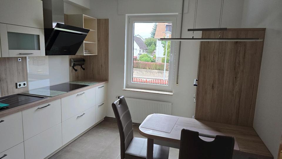 wunderschöne 3 Zimmer-Wohnung, Küche, Bad, Balkon, Kellerraum