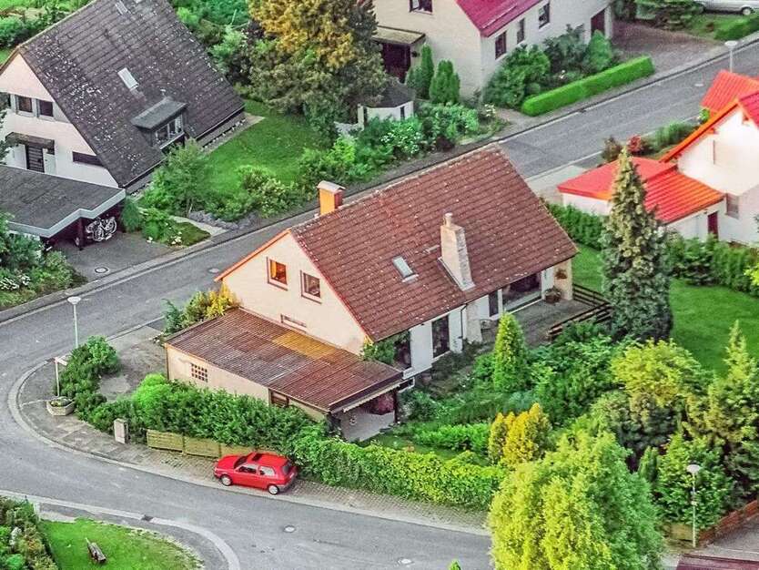 Haus zum Kaufen in Bovenden 250.000 € 210 m²