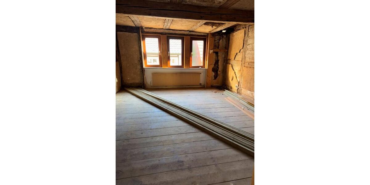 Sanierungsbedürftige Fachwerkhaus für Liebhaber zimmer