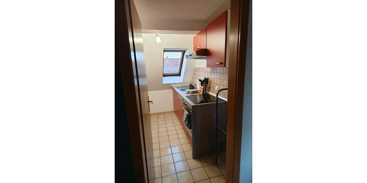 Vollmöbellierte Dachgeschosswohnung 2 Zimmer Küche Bad 2 zimmer