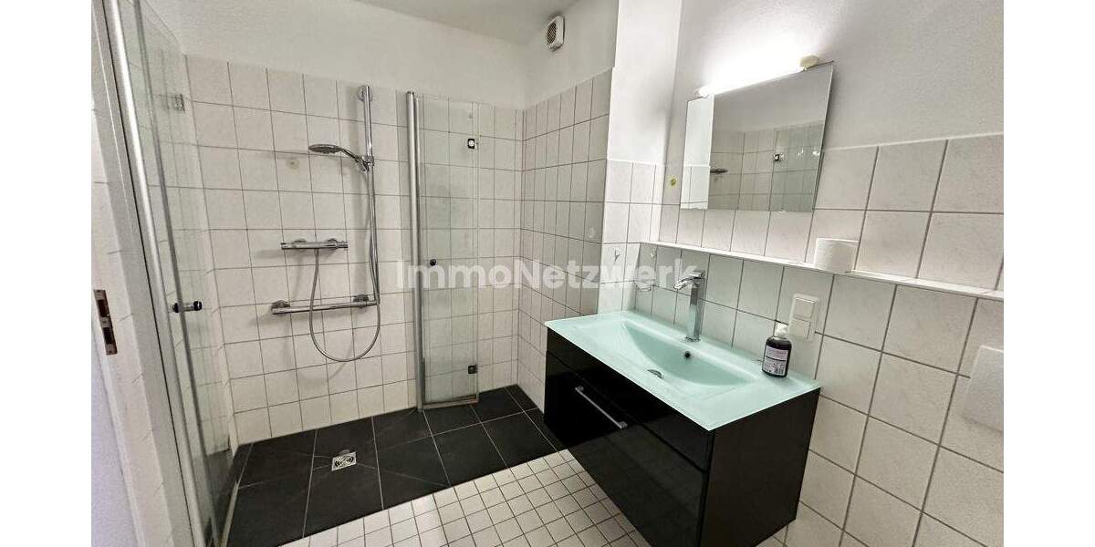 Großzügige, helle Wohnung mit durchdachtem Grundriss in ruhiger Lage mit Südwestbalkon, großes Bad 2 zimmer