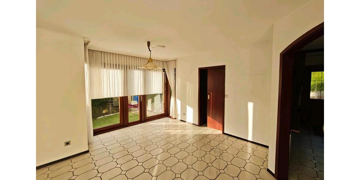 freistehendes Einfamilienhaus, 150 qm Wf. mit traumhaftem Garten 5 zimmer