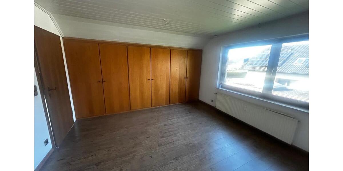 Dachgeschoßwohnung Adelebsen - 3 Zimmer, 127 m&sup2;, 900&euro; | Angebot:26085885