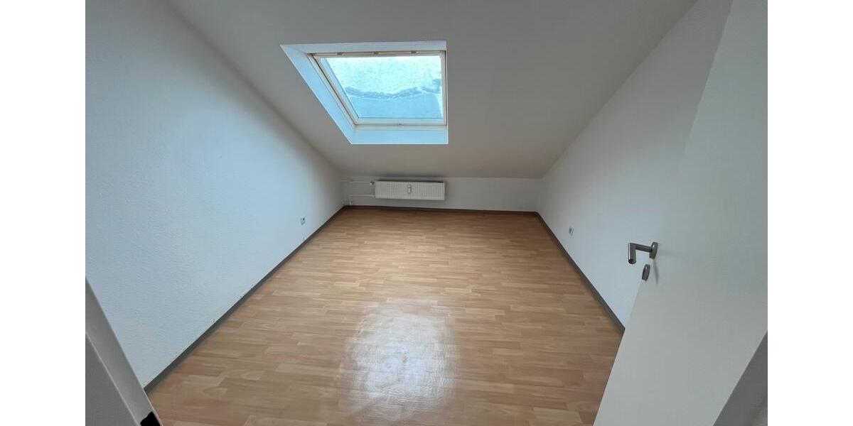 Sonnige und ruhige DG-Wohnung in Groß-Ellershausen 3 zimmer