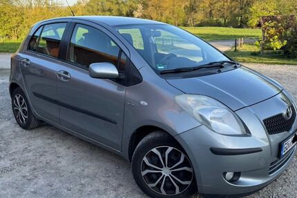 Toyota Yaris 142.300 km 4.990 &euro; göttingen 37075