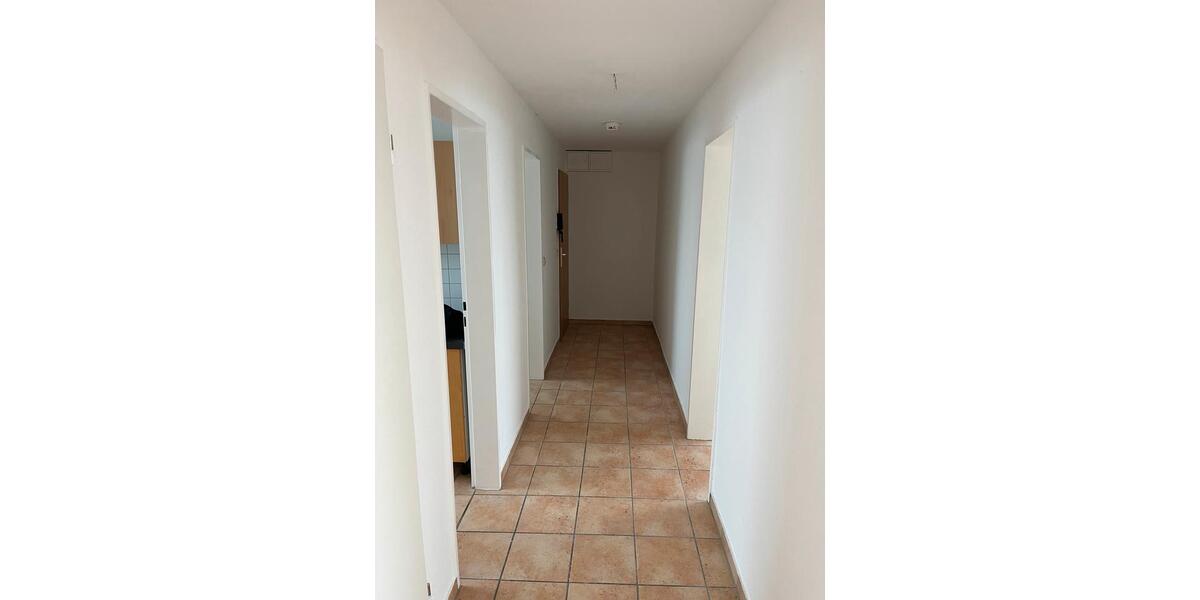 Sonnige und ruhige DG-Wohnung in Groß-Ellershausen 3 zimmer