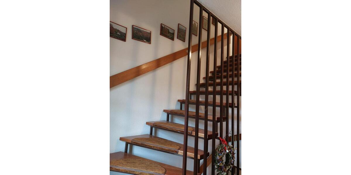 GEPFLEGTE MÖBLIERTE 3-ZIMMER DACHGESCHOSSWOHNUNG IN 37124 ROSDORF 3 zimmer