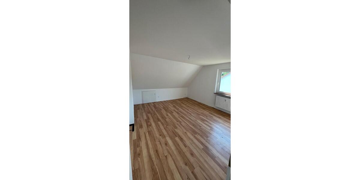 Dachgeschoßwohnung Rosdorf - 4 Zimmer, 83 m&sup2;, 750&euro; | Angebot:26350800