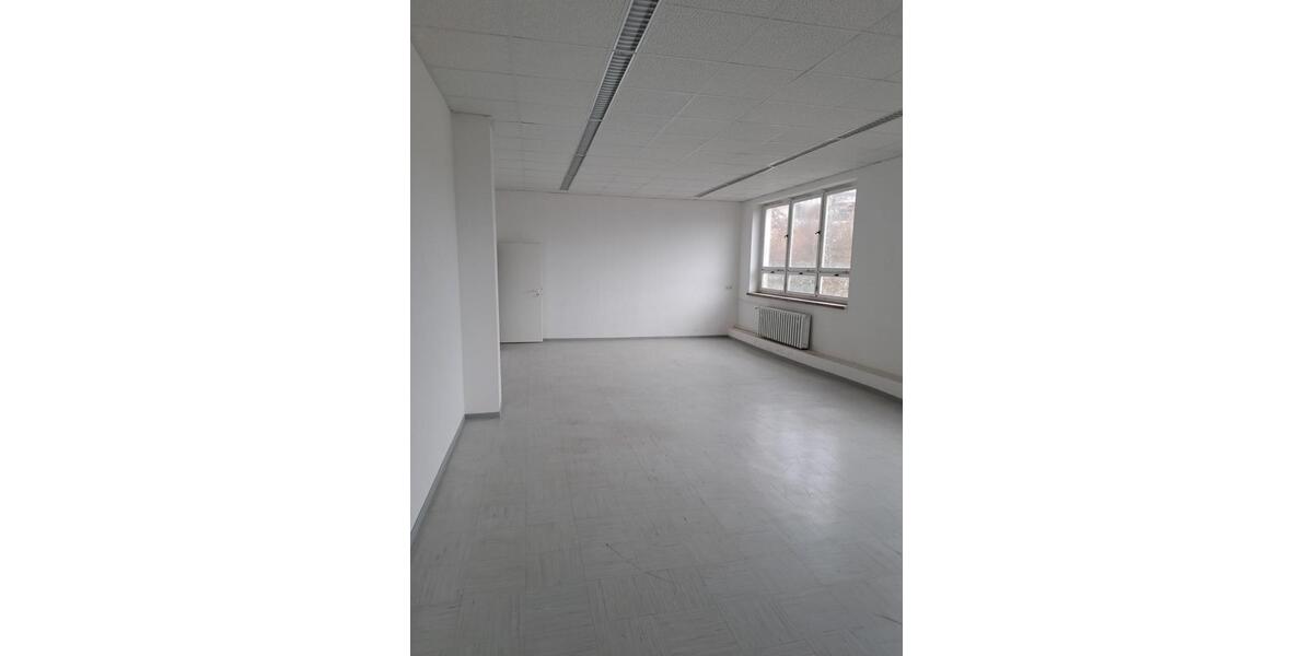 Großzügige helle Bürofläche in einem reinen Gewerbeobjekt zimmer