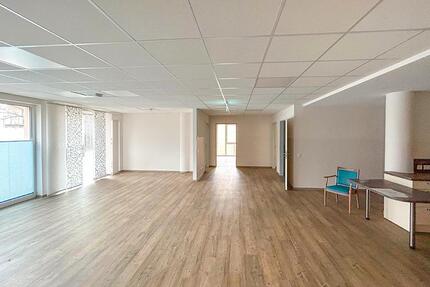 Haus Hardegsen - 11 Zimmer, 450 m&sup2;, 3.500&euro; | Angebot:24765793