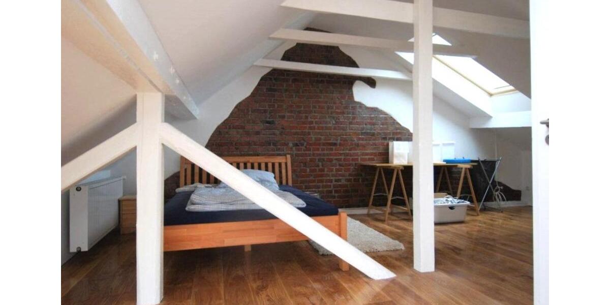 Innenstadt, schöne möblierte Dachgeschosswohnung,3 Zimmer 3 Bäder 3 zimmer