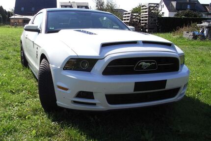 Ford Mustang 70.000 km 23.800 € Staufenberg 34355