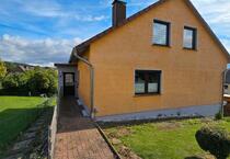 Einfamilienhaus mit Garage