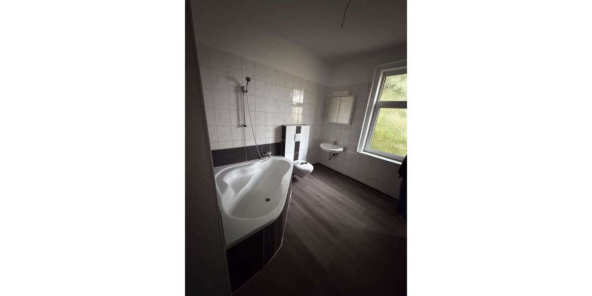 Etagenwohnung Northeim - 5 Zimmer, 150 m&sup2;, 650&euro; | Angebot:27686755