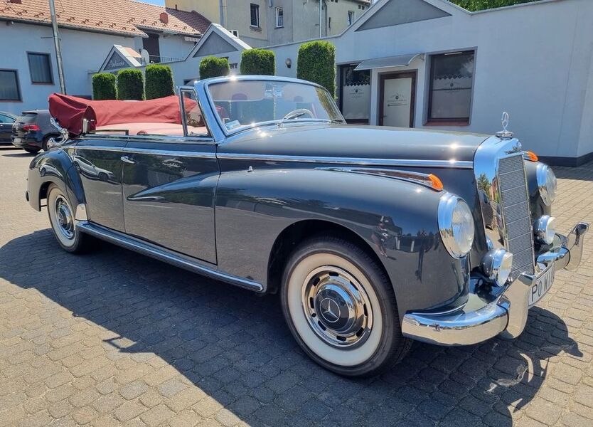 Mercedes-Benz 300 2.774 km 230.000 € Warszawa 