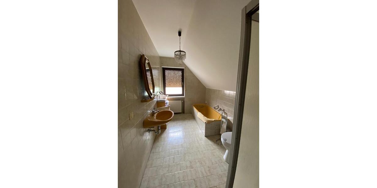 GEPFLEGTE MÖBLIERTE 3-ZIMMER DACHGESCHOSSWOHNUNG IN 37124 ROSDORF 3 zimmer