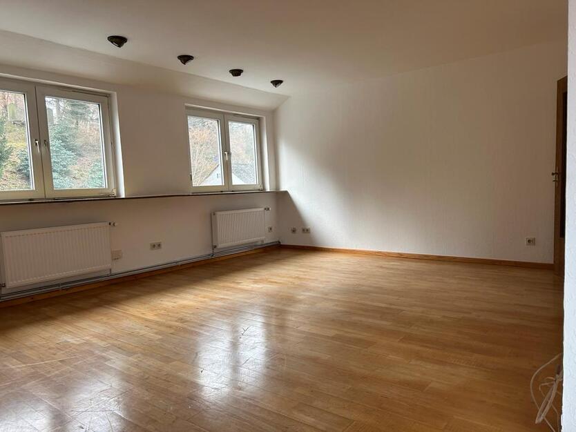 Bezugsfertige Dachgeschoßwohnung ohne Dachschrägen