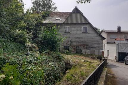 Fachwerkhaus sanierungsbedürftig mit Garten
