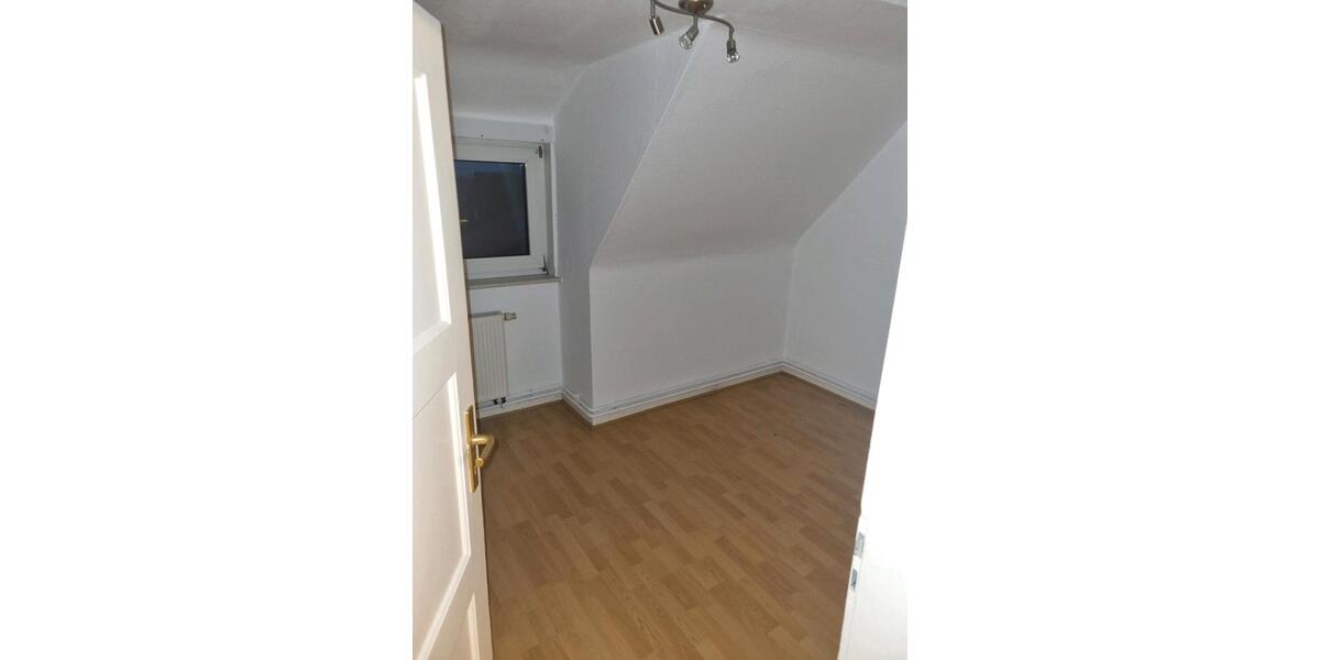 Etagenwohnung Dransfeld - 9 Zimmer, 146 m&sup2;, 1.050&euro; | Angebot:26183814
