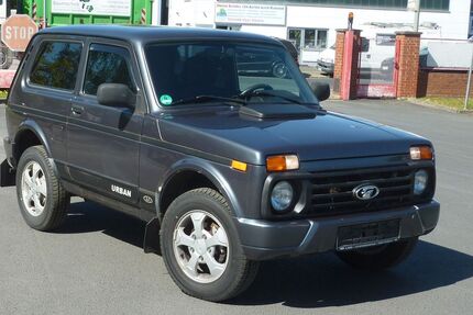 Lada Urban 59.915 km 13.700 &euro; Adelebsen 37139