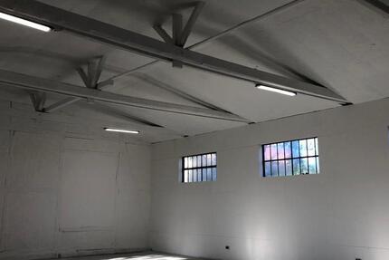 Fachwerkhalle mit 230 m², Büro mit WC & Küche zimmer