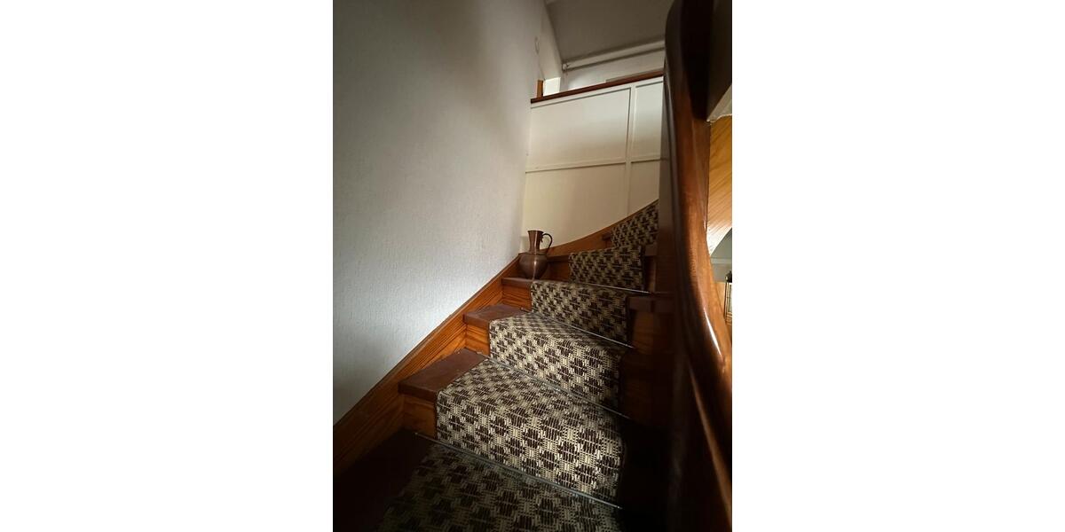 9 Zi. Haus zum mieten, 320m2, grosse Scheune 9 zimmer