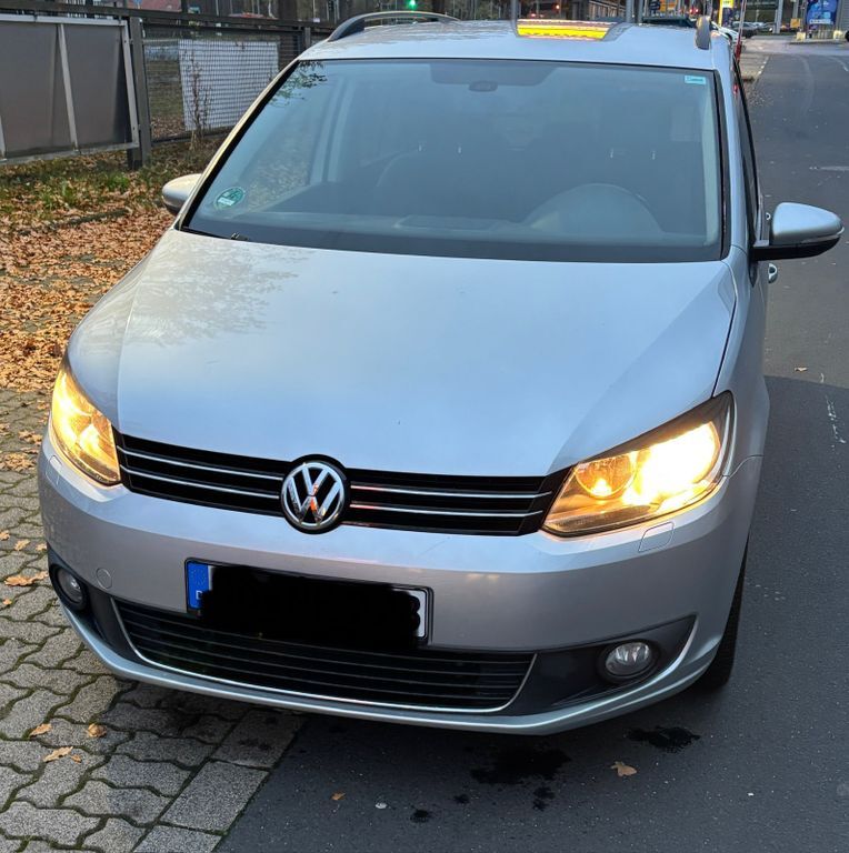 VW Touran 209.893 km 5.990 € Rosdorf 37124