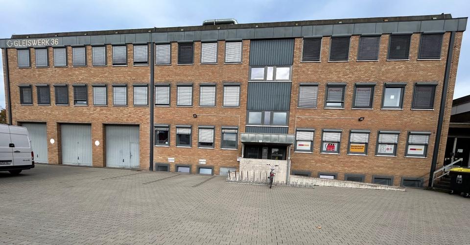 *PROVISIONSFREI*Bürofläche im 2. OG*Bahnhofsnähe*Parkplätze*109qm zimmer