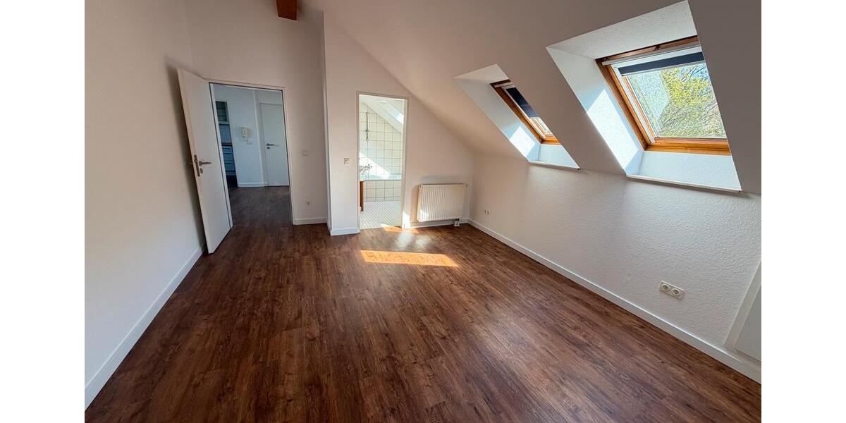 Dachgeschoßwohnung Göttingen Oststadt - 2.5 Zimmer, 74 m&sup2;, 1.140&euro; | Angebot:26357086