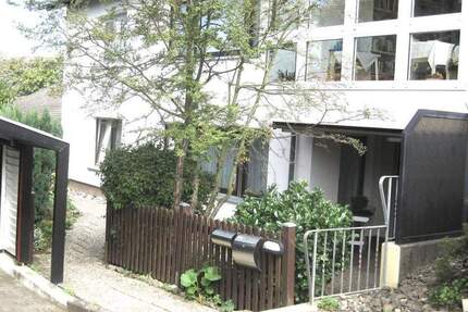 Gepfl.- großz. 3 12- Zi.- Wohnung m. überd. Terrasse u. separaten Eingang 3 zimmer