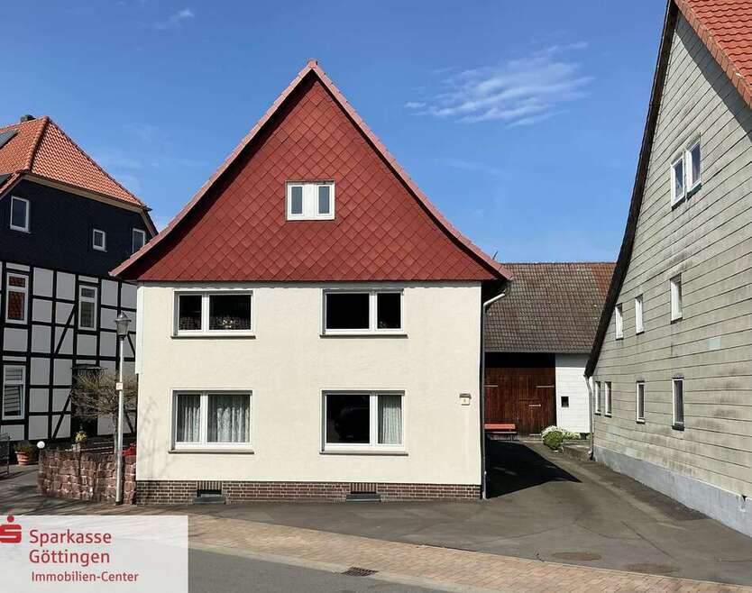 Haus zum Kaufen in Bovenden 185.000 € 198 m²