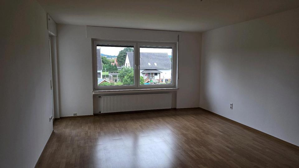 Großzügige 3-Zimmer-Wohnung, Küche, Bad, Balkon, Treppenlift