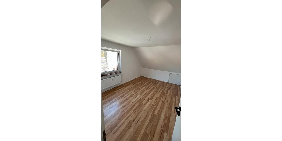 Dachgeschoßwohnung Rosdorf - 4 Zimmer, 83 m&sup2;, 750&euro; | Angebot:26350800
