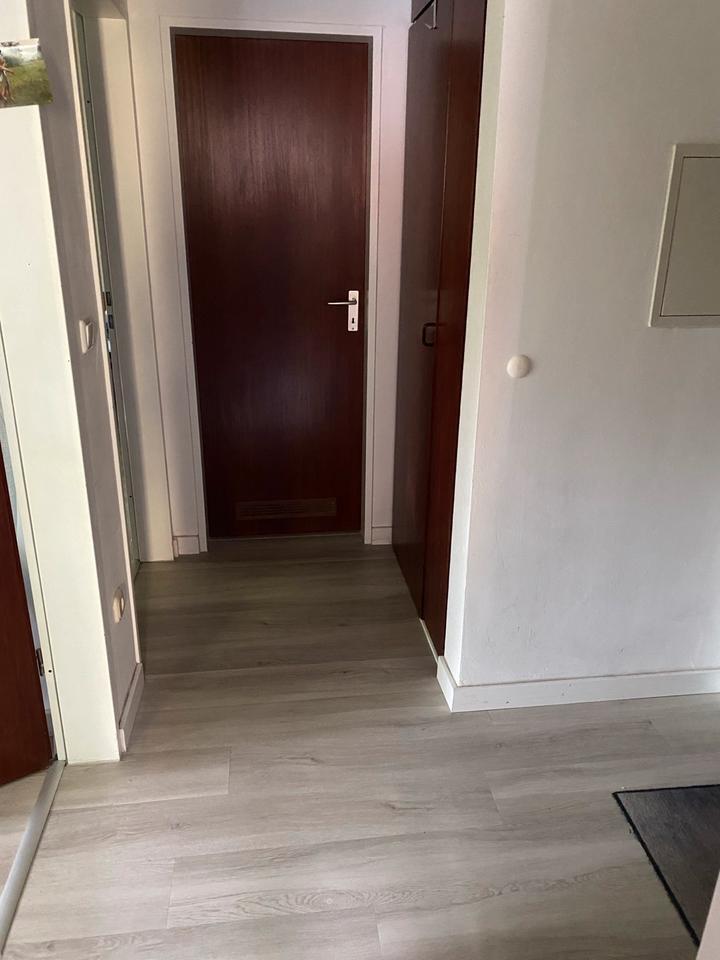 2 Zi, Einbauküche, Bad, Balkon Ostviertel