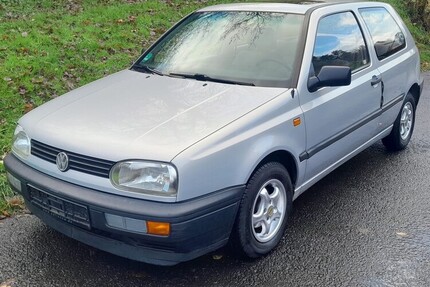VW Golf III 82.000 km 2.490 € Hardegsen 37181