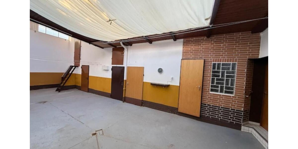 Schnäpchen Großes Wohnhaus Wohnung mit Garage und zusätzlicher Nutzfläche 10 zimmer