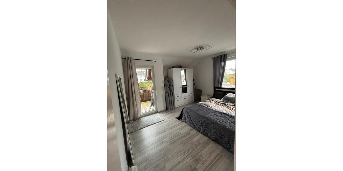 Helle Dachgeschosswohnung 3 zimmer