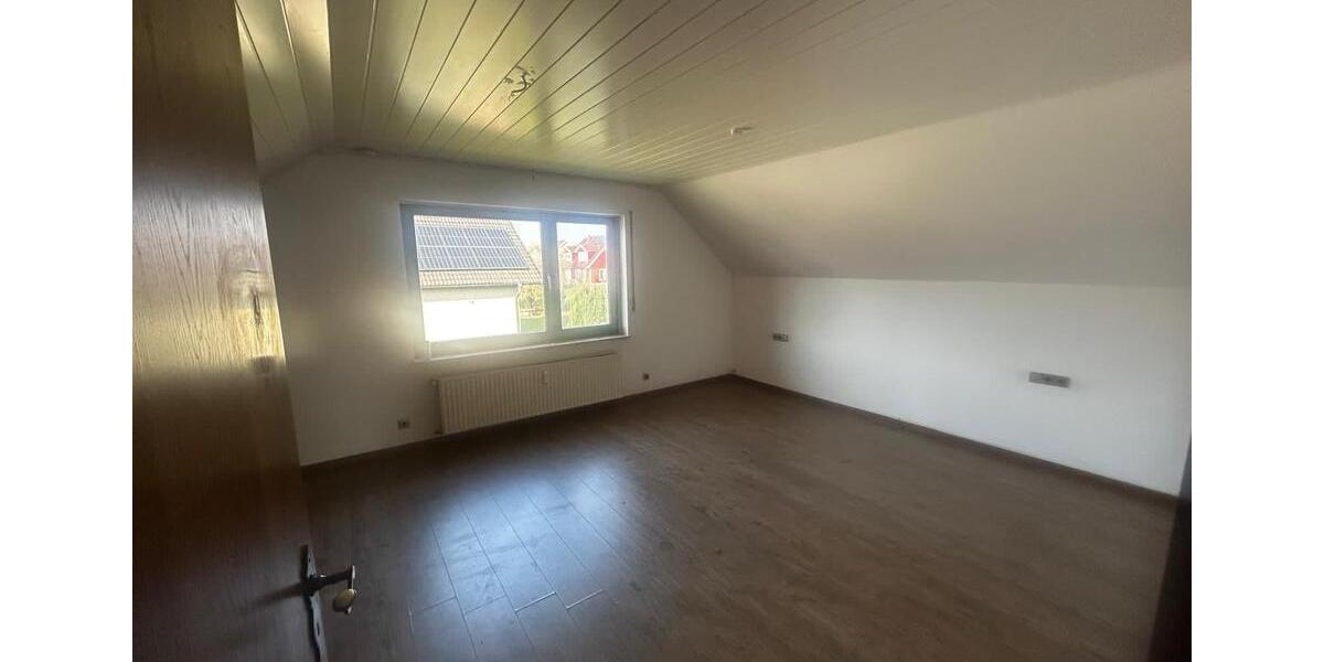 Dachgeschoßwohnung Adelebsen - 3 Zimmer, 127 m&sup2;, 900&euro; | Angebot:26085885