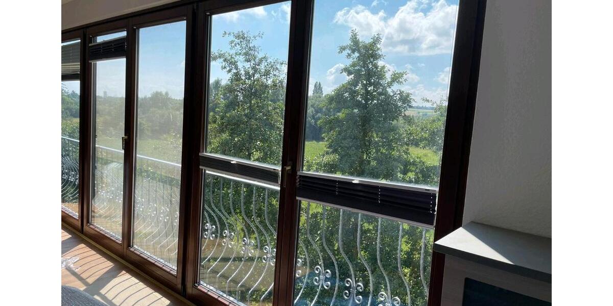 Wunderschöne ruhige 2-Z.-Whg. (65qm) mit Einbauküche u. Sofaecke 1 zimmer