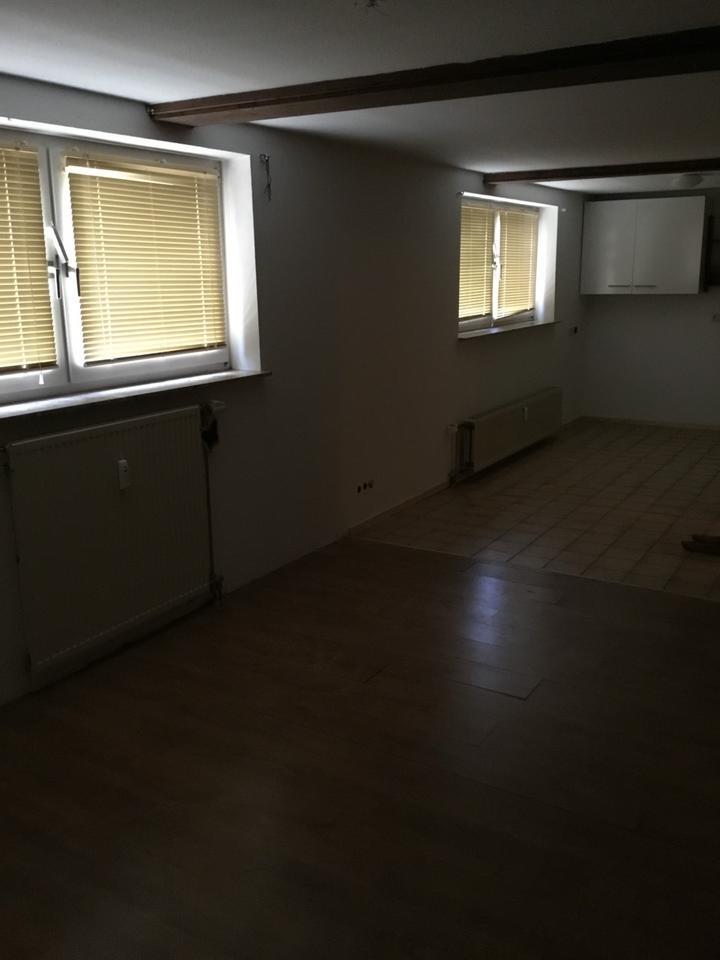 Vermiete ein Zimmer Souterrain Wohnung