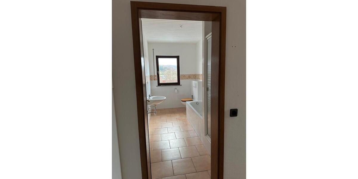 Dachgeschoßwohnung Witzenhausen - 3 Zimmer, 100 m&sup2;, 850&euro; | Angebot:25648783