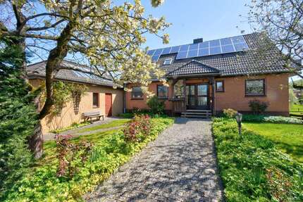 Haus Bovenden - 6 Zimmer, 180 m&sup2;, 260.000&euro; | Angebot:26322858