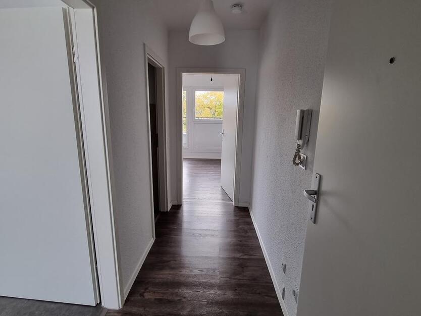 Geräumige 1-Zimmer-Wohnung mit großem Balkon in ruhiger, gut angebundener Lage! zimmer
