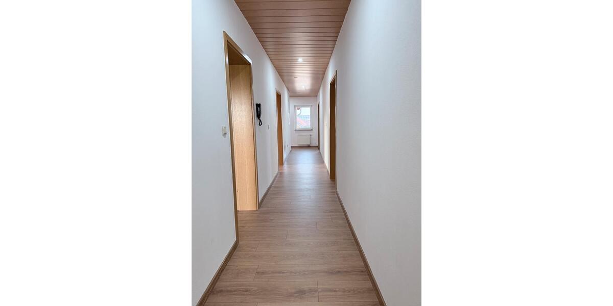 Dachgeschoßwohnung Rosdorf - 4 Zimmer, 120 m&sup2;, 600&euro; | Angebot:25406403
