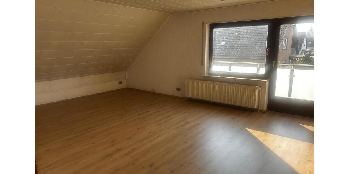 Dachgeschoßwohnung Adelebsen - 3 Zimmer, 127 m&sup2;, 900&euro; | Angebot:26085885