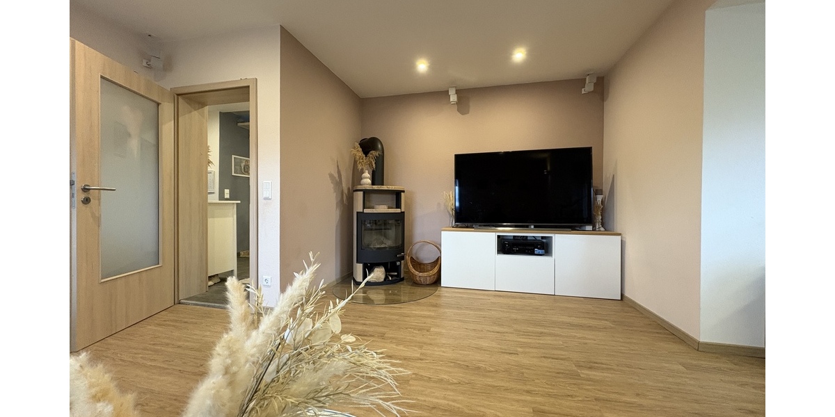 Freistehendes Einfamilienhaus mit viel Platz in schöner Lage von Witzenhausen-Unterrieden - Einfamilienhaus Witzenhausen Neuseesen | Angebot:24862375