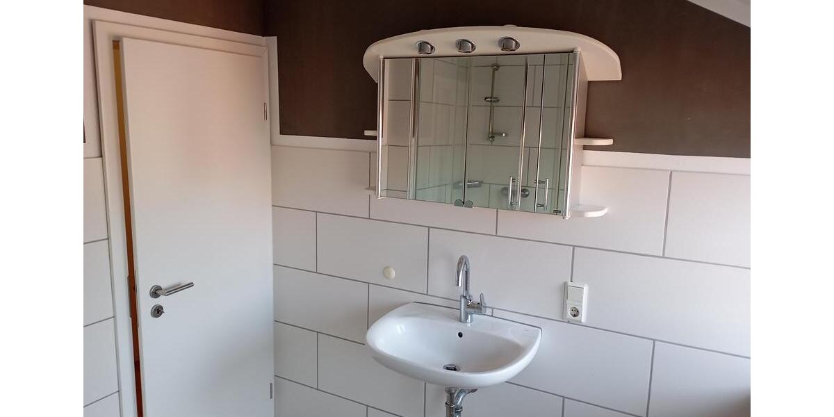 Dachgeschoßwohnung Dransfeld - 3 Zimmer, 60 m&sup2;, 500&euro; | Angebot:25281652