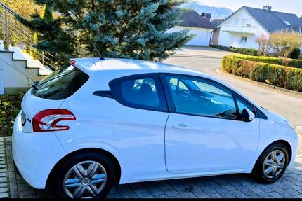 Peugeot 208 126.971 km 5.600 &euro; Witzenhausen 37213