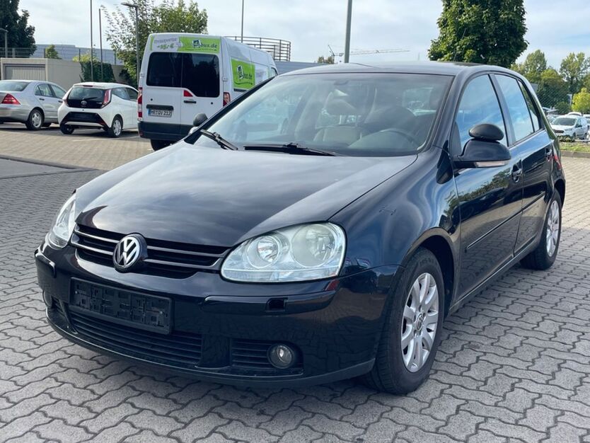 VW Golf 443.451 km 2.590 € Göttingen 37081